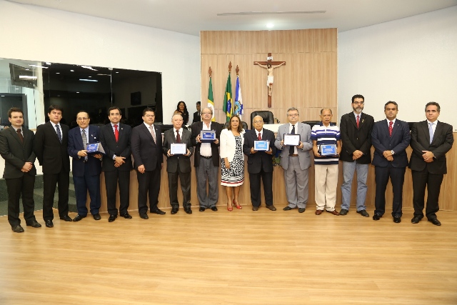 OAB-CE e Câmara de Fortaleza homenageiam advogados