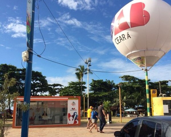 Posto da OAB-CE na Beira Mar orienta turistas durante a Copa