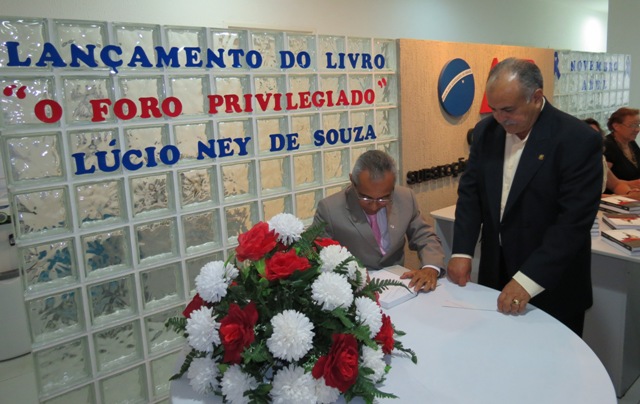 Seccional de Limoeiro do Norte promove lançamento do livro "O Foro Privilegiado"
