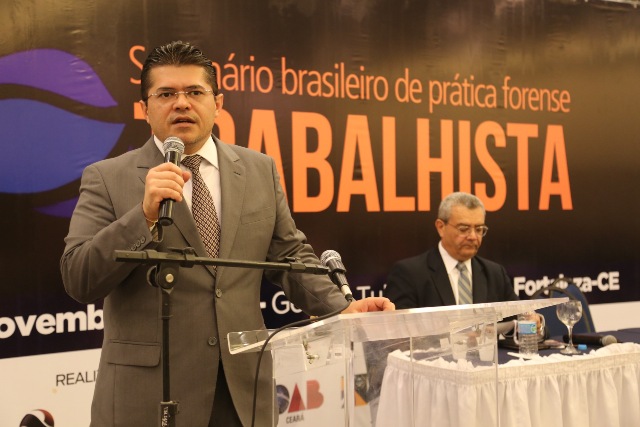 Presidente Valdetário profere palestra sobre "advogados e laçadores" em seminário