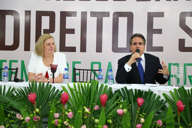 Pós doutora Sueli Dallari ministra conferência inaugural no III Congresso Brasileiro de Direito e Saúde