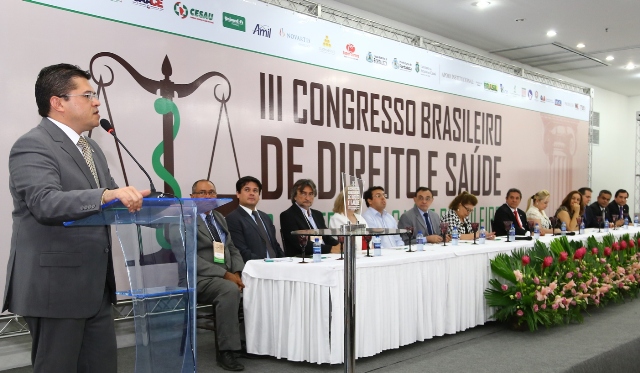 Presidente Valdetário destaca ação conjunta para efetivação de direitos durante abertura de congresso