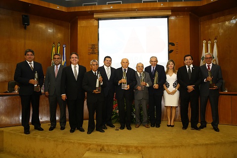 OAB-CE homenageia jornalistas com Troféu Luís Cruz de Vasconcelos