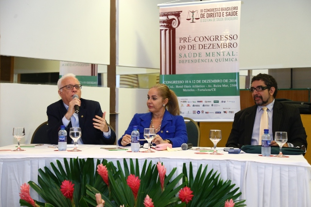 Debates sobre violência e drogas marcam início do III Congresso Brasileiro de Direito e Saúde