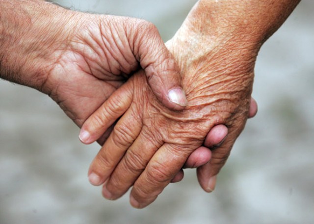 Comissão aprova PEC que acelera pagamento de precatório a idosos