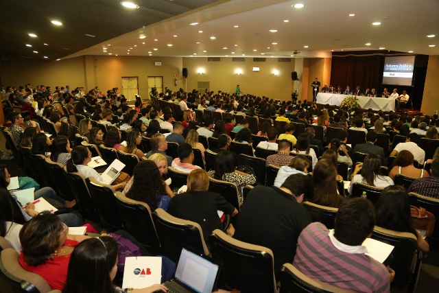 Debate sobre reforma política reúne mais de 600 estudantes na FA7