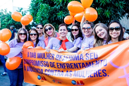 OAB-CE participa de caminhada pelo fim da violência contra a mulher