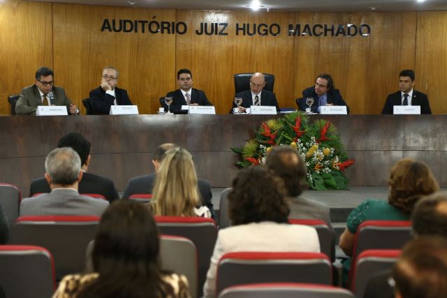 OAB-CE participa de congresso na Justiça Federal para debater a corrupção no país