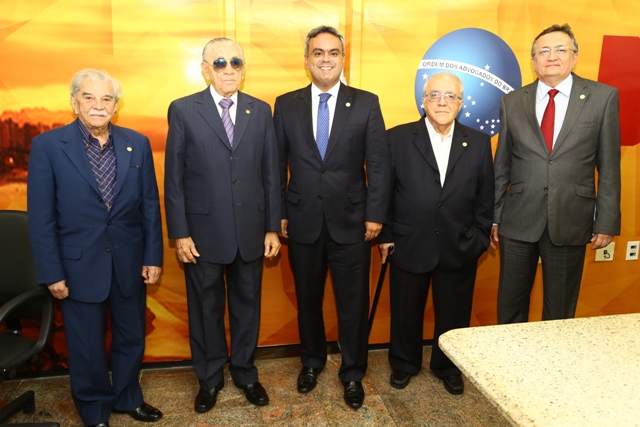 Presidente recebe membros honorários vitalícios da OAB Ceará