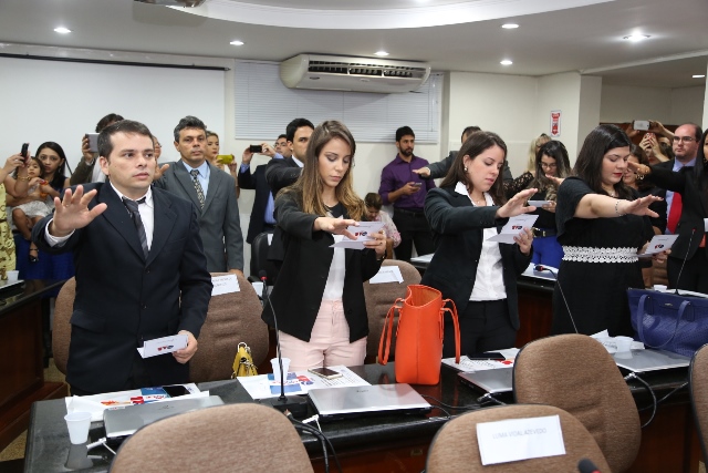 35 novos advogados recebem carteiras da OAB Ceará